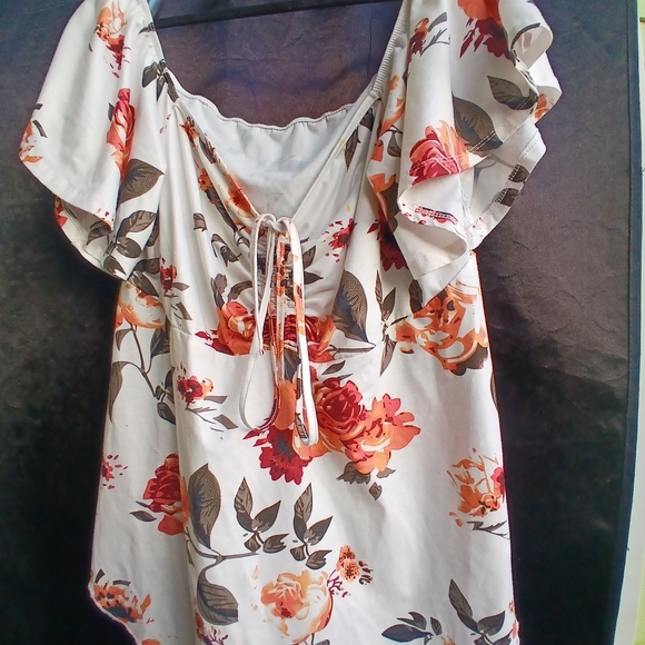 Floral Ruffle Sleeve Top - Picture 2 of 2